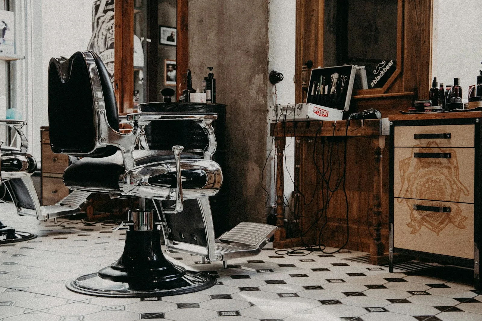 Cadeira clássica em um ambiente de barbearia